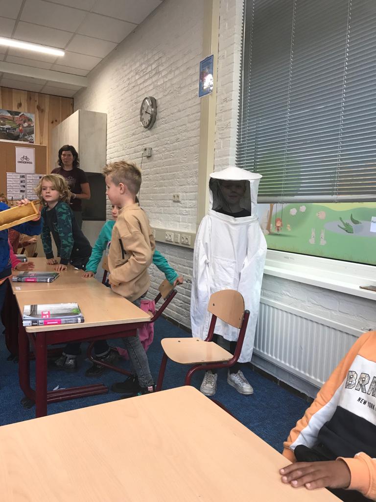 Schoolbezoek De Bron 1