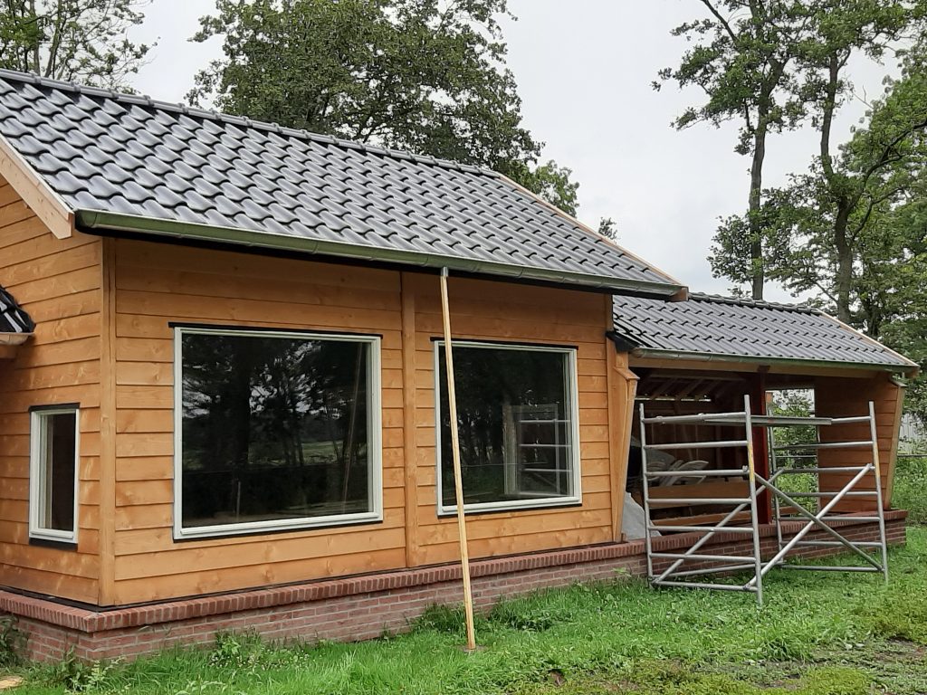 Zomer 2020. Voortgang Bijenstal  en tuin